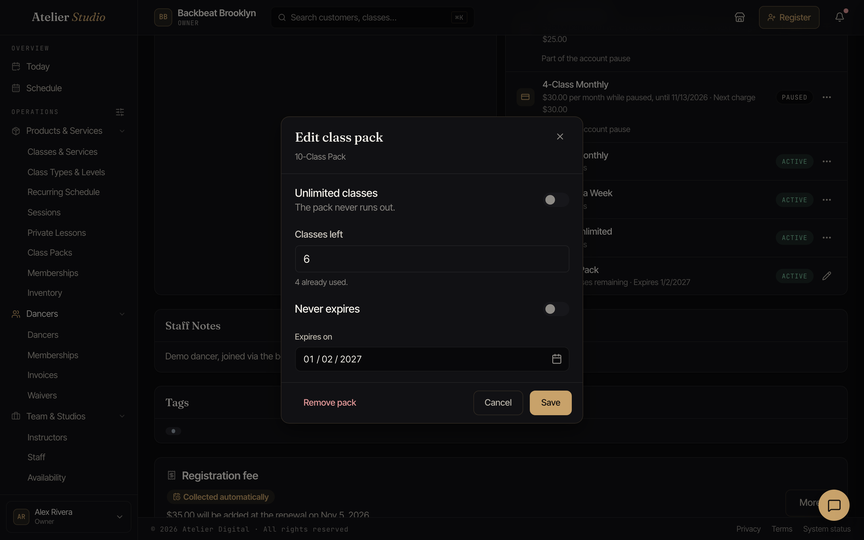 The Edit class pack window with an Unlimited classes switch, a Classes left field, a Never expires switch, an Expires on date, and the Remove pack, Cancel and Save buttons.